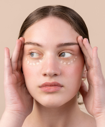 El poder de los péptidos en el contorno de ojos