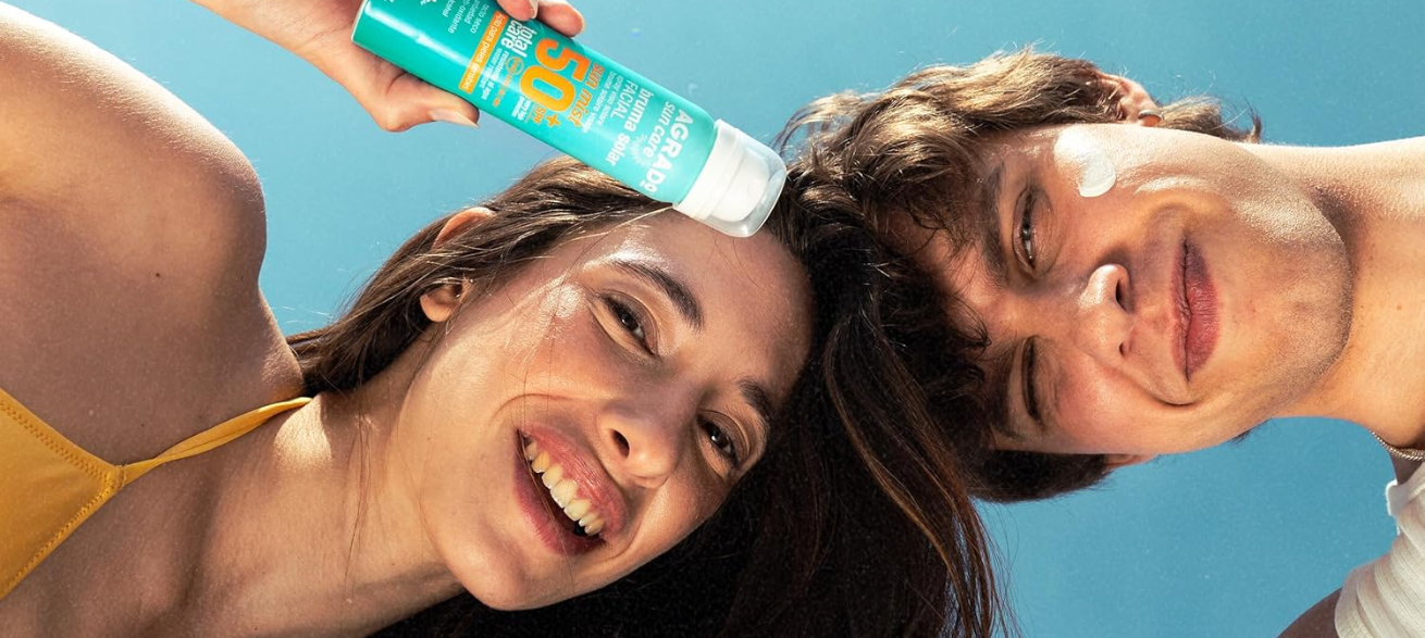 Cómo reaplicar el protector solar sobre el maquillaje sin arruinar tu look