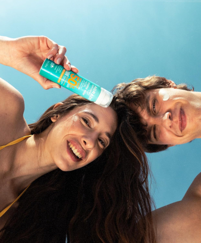 Cómo reaplicar el protector solar sobre el maquillaje sin arruinar tu look