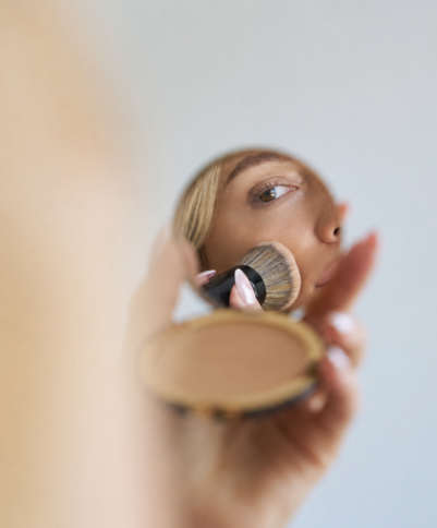 Skin tint vs base de maquillaje: ¿cuál elegir en verano?