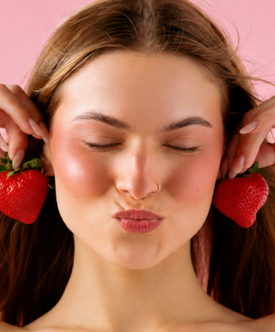 Strawberry makeup: el look viral de 2026 paso a paso