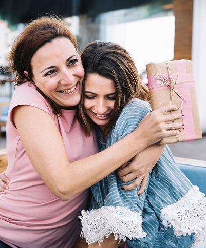 10 ideas de regalos de cosmética y maquillaje para mamá por menos de 50€