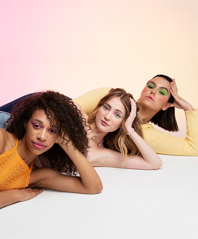 ¿Cómo resaltar el color de mis ojos con maquillaje?