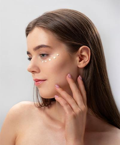 ¿Qué contorno de ojos usar si tienes la ojera seca? Guía para cuidar tu mirada