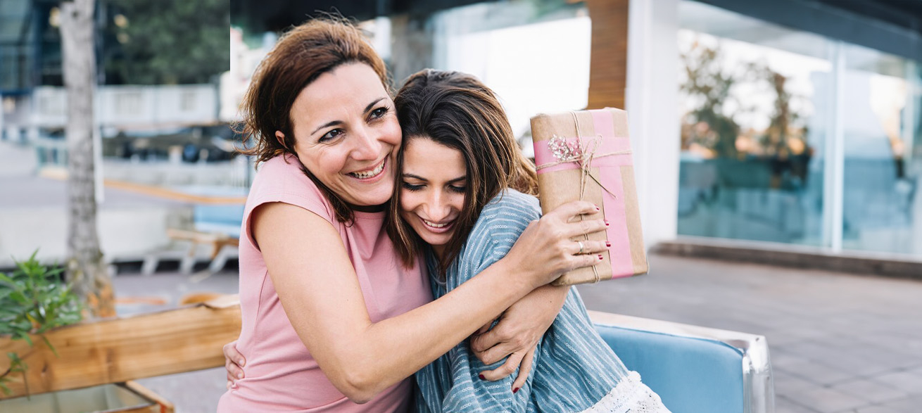 10 ideas de regalos de cosmética y maquillaje para mamá por menos de 50€