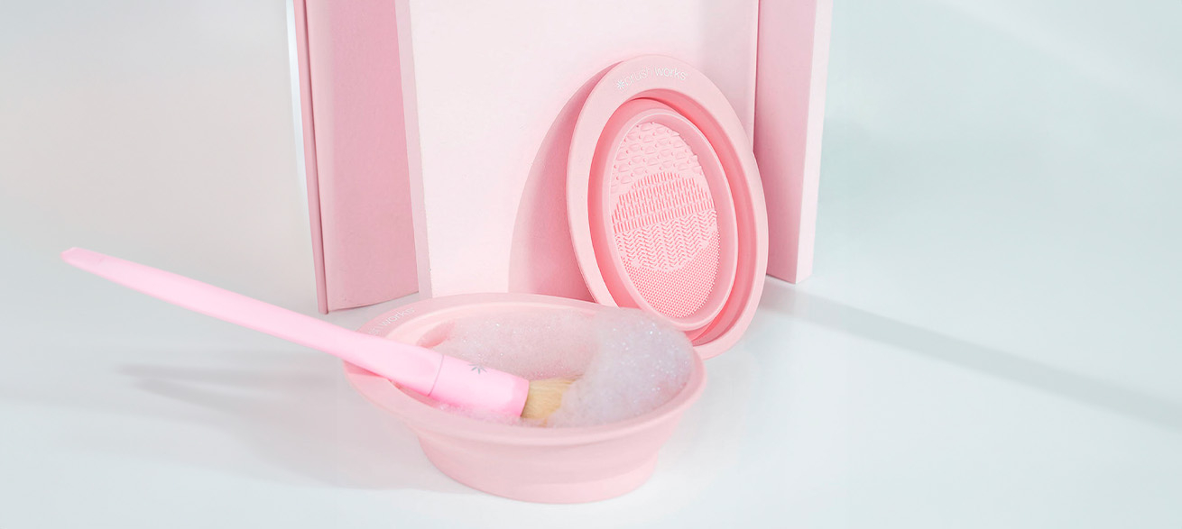 ¿Cómo limpiar las brochas de maquillaje y esponjas?