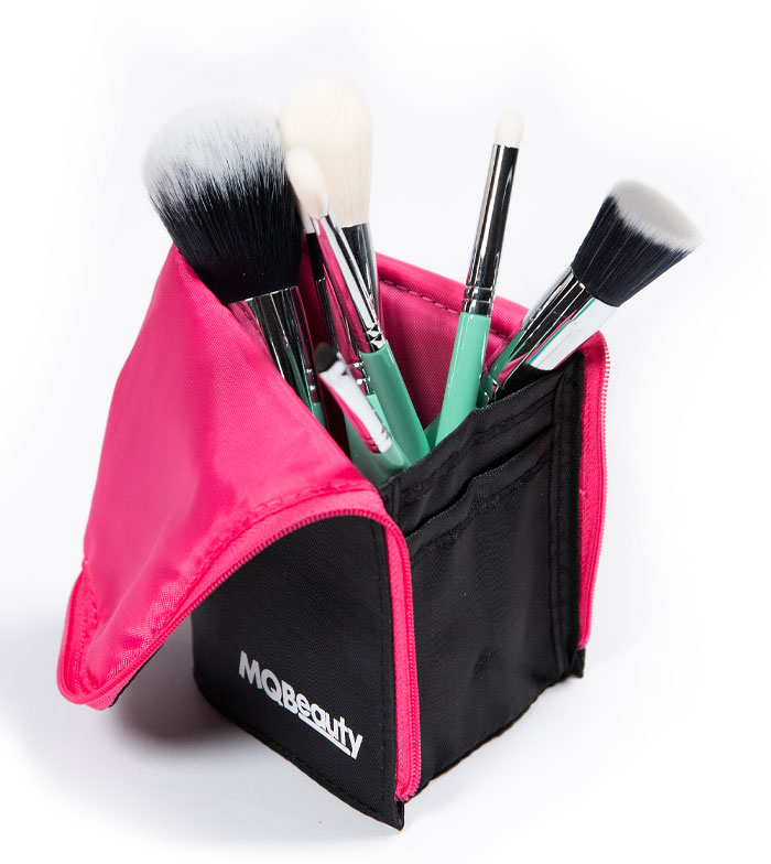 Porta brochas de maquillaje diseñado para viajar y guardar tus herramientas