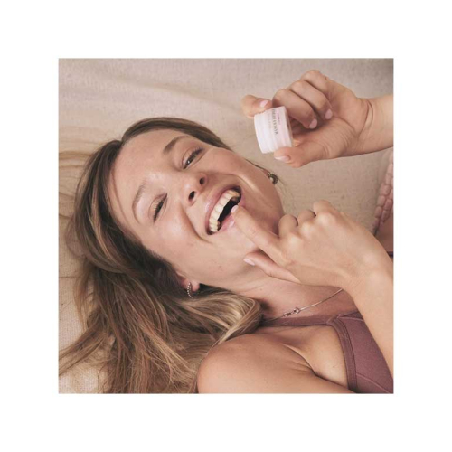 Alma Secret - Bálsamo labial reparador Manuka Lip Balm - Fresa