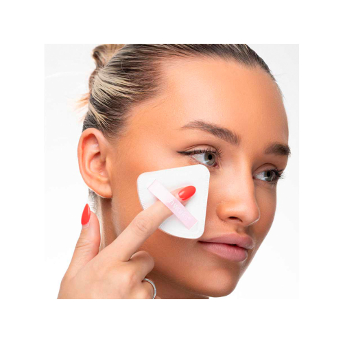 Brushworks - Dúo de borlas de maquillaje triangulares acolchadas