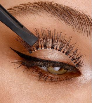 Catrice - Delineador líquido de ojos y pegamento para pestañas postizas Lash Glue & Eyeliner - 010: Strong Black