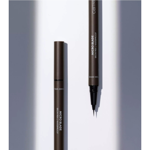 Catrice - Lápiz para cejas waterproof Micro Blade 040: Bold Espresso