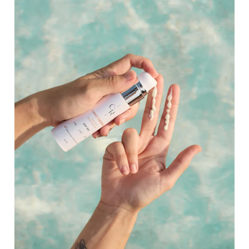 CR Cosmetics - Protector solar LumiC Defense SPF50+