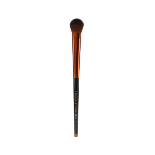 Danessa Myricks - Brocha para corrector y contorno Yummy Face 3.0 All Over Concealer