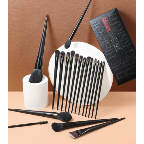 Eigshow - *King Knight* - Set 19 brochas de maquillaje - Witness the Rise
