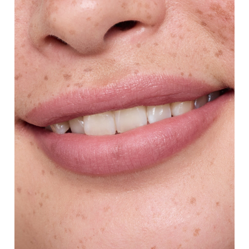 essence - Bálsamo labial Blur Soufflé - 04: Nude Mauve