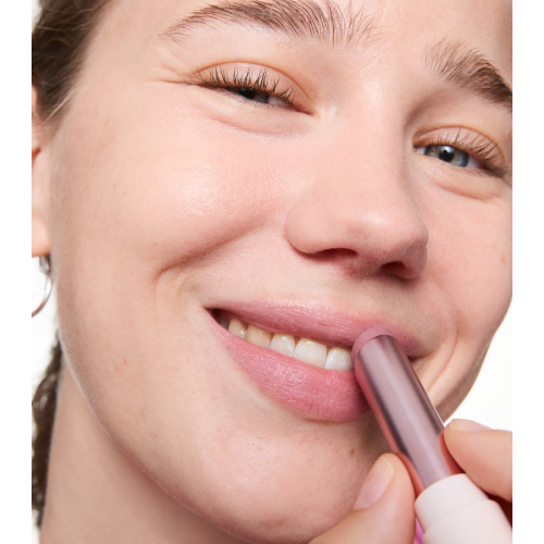 essence - Bálsamo labial Blur Soufflé - 04: Nude Mauve