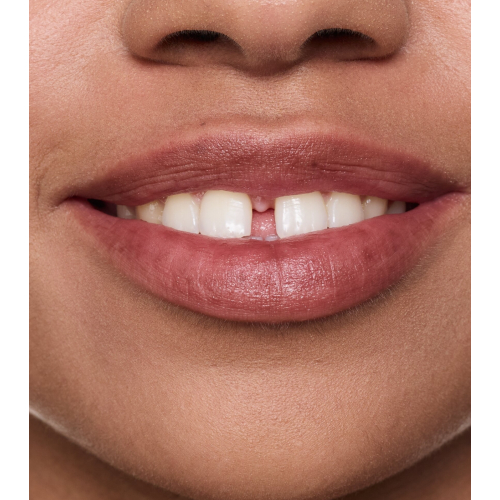 essence - Bálsamo labial Blur Soufflé - 06: Nude Cocoa