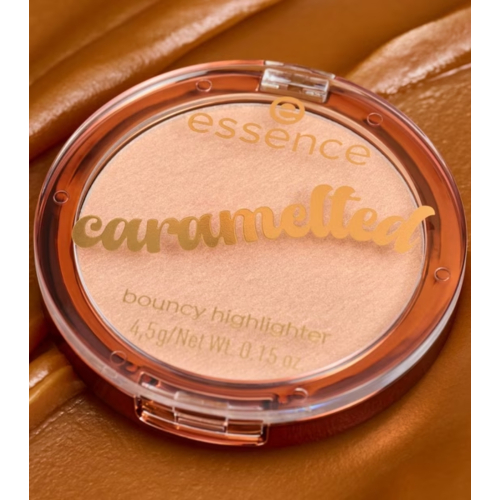 essence - *Caramelted* - Iluminador en polvo Bouncy - 01: Sweet 'n Bouncy