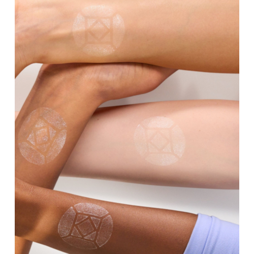 essence - Iluminador en stick Baby Got Diamond