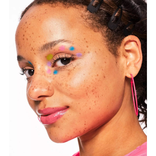 essence - Iluminador en stick Baby Got Holo Glow - 10: Apricotly