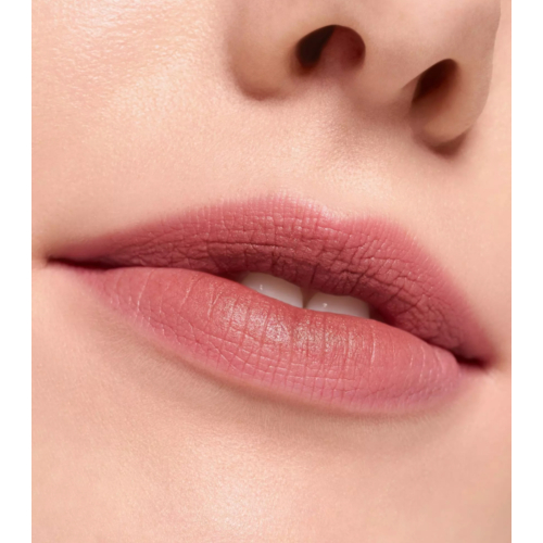 essence - Labial mate acabado difuminado BLUR soufflé - 01: Deep Scroll