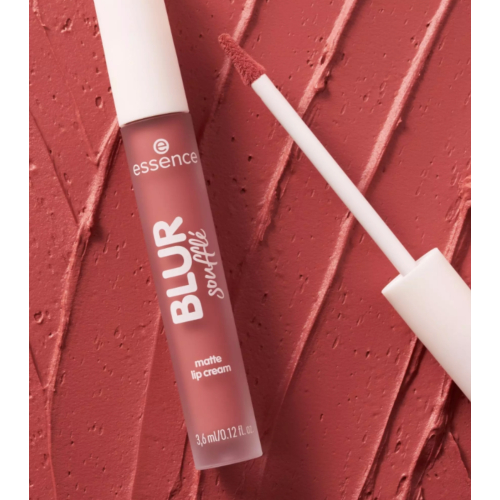 essence - Labial mate acabado difuminado BLUR soufflé - 03: Hot Offline