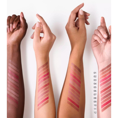 essence - Labial mate acabado difuminado BLUR soufflé - 03: Hot Offline