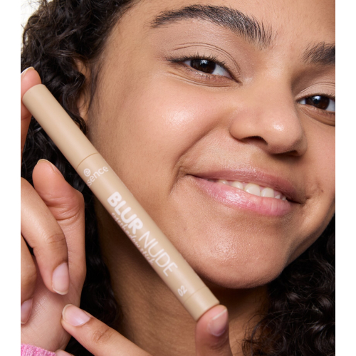 essence - Sombra de ojos en stick Blur Nude - 02: Soft Macchiato