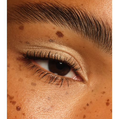 essence - Sombra de ojos en stick Blur Nude - 05: Oat Milk Glow