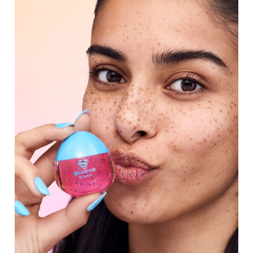 essence - *Superman* - Exfoliante para labios