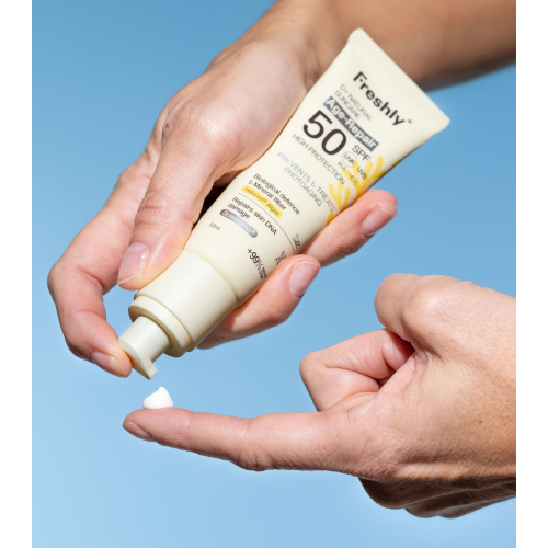 Freshly Cosmetics - *D+ Natural Suncare* - Protector solar facial Age-Repair SPF50
