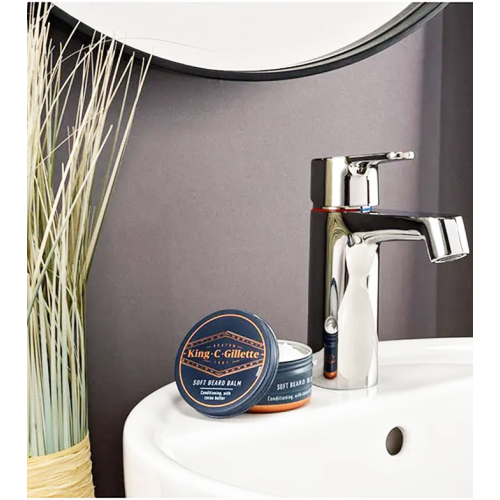 King C. Gillette - Bálsamo suave para barba con manteca de cacao