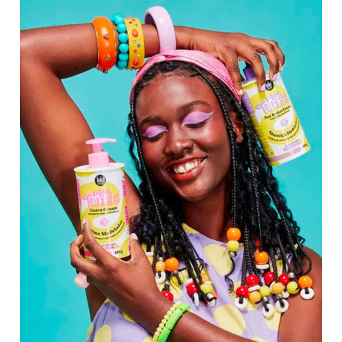 Lola Cosmetics - *Plot Twist* - Crema de peinado modeladora de rizos 480g - Crema de guayaba