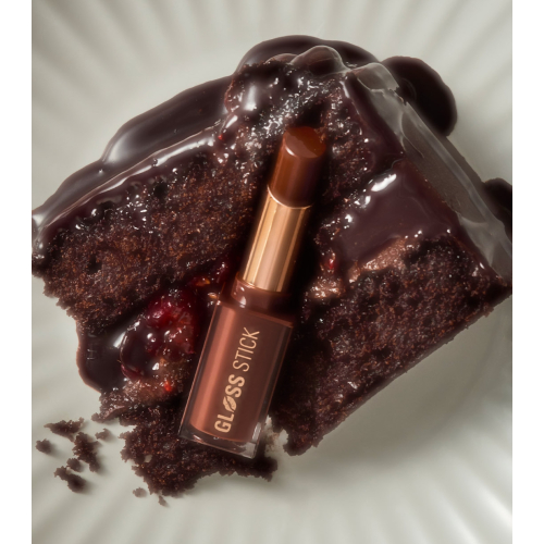 Makeup Revolution - Barra de labios Pout Lip Gloss Stick - Chocolate Ganache
