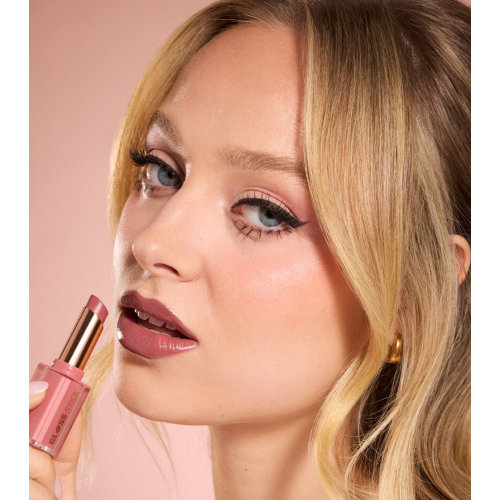 Makeup Revolution - Barra de labios Pout Lip Gloss Stick - Creme Brulee Mauve