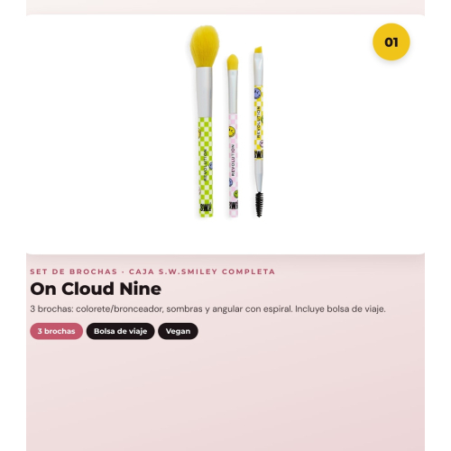 Makeup Revolution - Set *S.W.Smiley* - Brochas On Cloud Nine + Esponja de maquillaje suave + Brillo de labios Happy Pout + Máscara de pestañas Dazzle Pop + Delineador de ojos Winky Flick Double-Ended