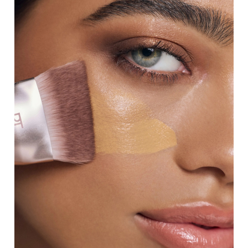 Real Techniques - *New Nude 2.0* - Brocha para rostro Diamond Blending