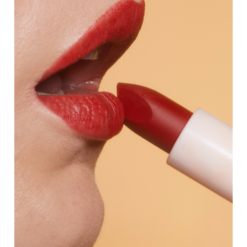 Revolution - Barra de labios satinada Lip Allure Soft Satin - CEO Brick Red