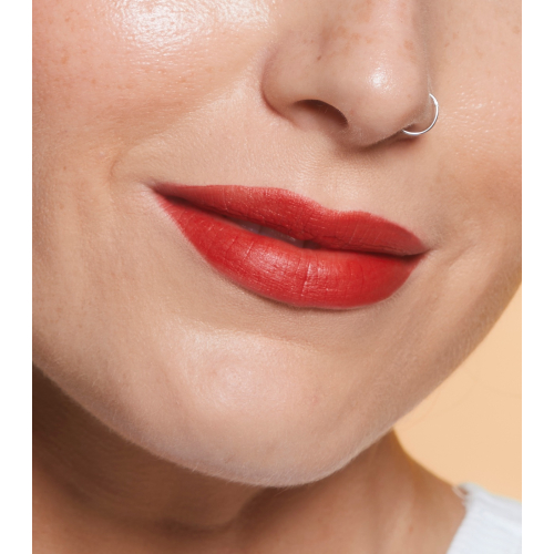 Revolution - Barra de labios satinada Lip Allure Soft Satin - CEO Brick Red