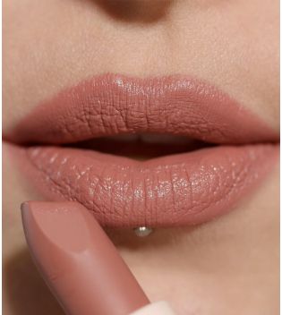 Revolution - Barra de labios satinada Lip Allure - Wifey Dusky Pink