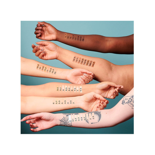 Revolution - Base de maquillaje Conceal & Define - F17.5