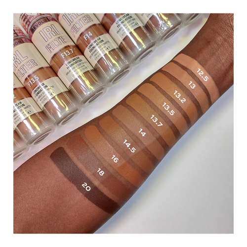 Revolution - Base de maquillaje IRL Filter - F20