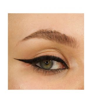 Revolution - Delineador de ojos Streamline Waterline Eyeliner Pencil - Black