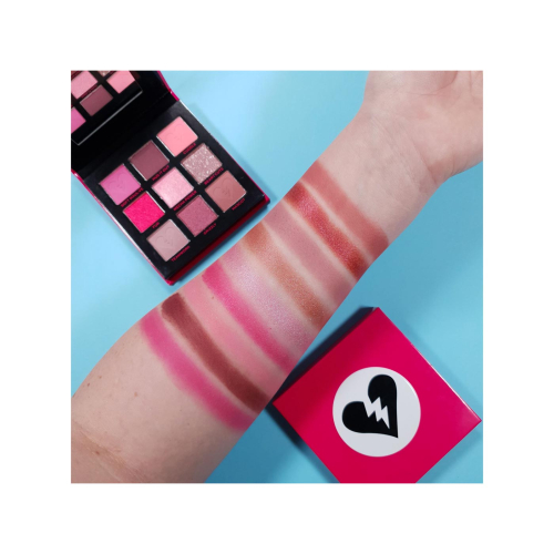 Revolution - *Fortnite X Revolution* - Paleta de sombras Cuddle Team Leader