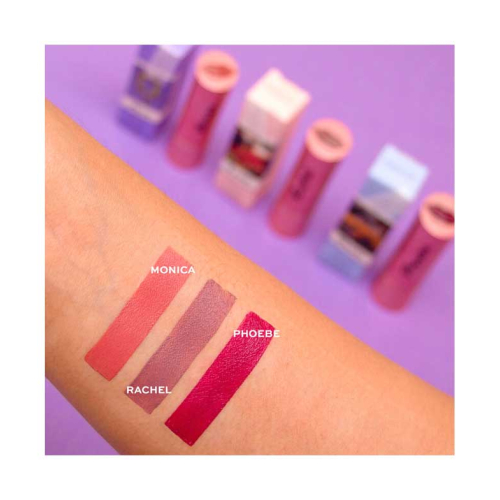 Revolution - *Friends X Revolution* - Barra de labios Satin Kiss - Phoebe