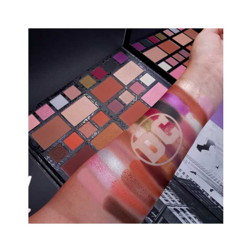 Revolution - *Revolution X DC Universe* - Paleta de ojos y rostro grande