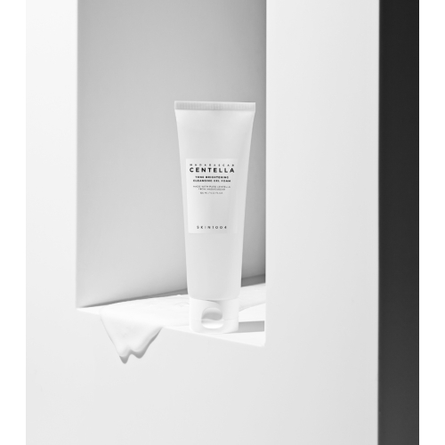 SKIN1004 - *Tone Brightening* - Espuma limpiadora con Centella Asiática de Madagascar