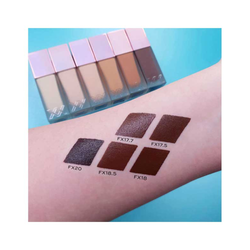 XX Revolution - Base de maquillaje Glow Skin Fauxxdation - FX17.7